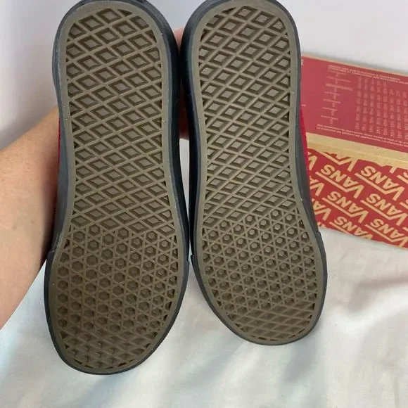 Vans Old Skool Velvet Parisian Night Black Cerise Red shoes NWB Unisex Men’s 7 W - Picture 11 of 11